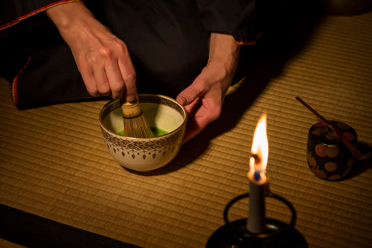 蝋燭の灯りに包まれて―夜咄(よばなし)の茶事